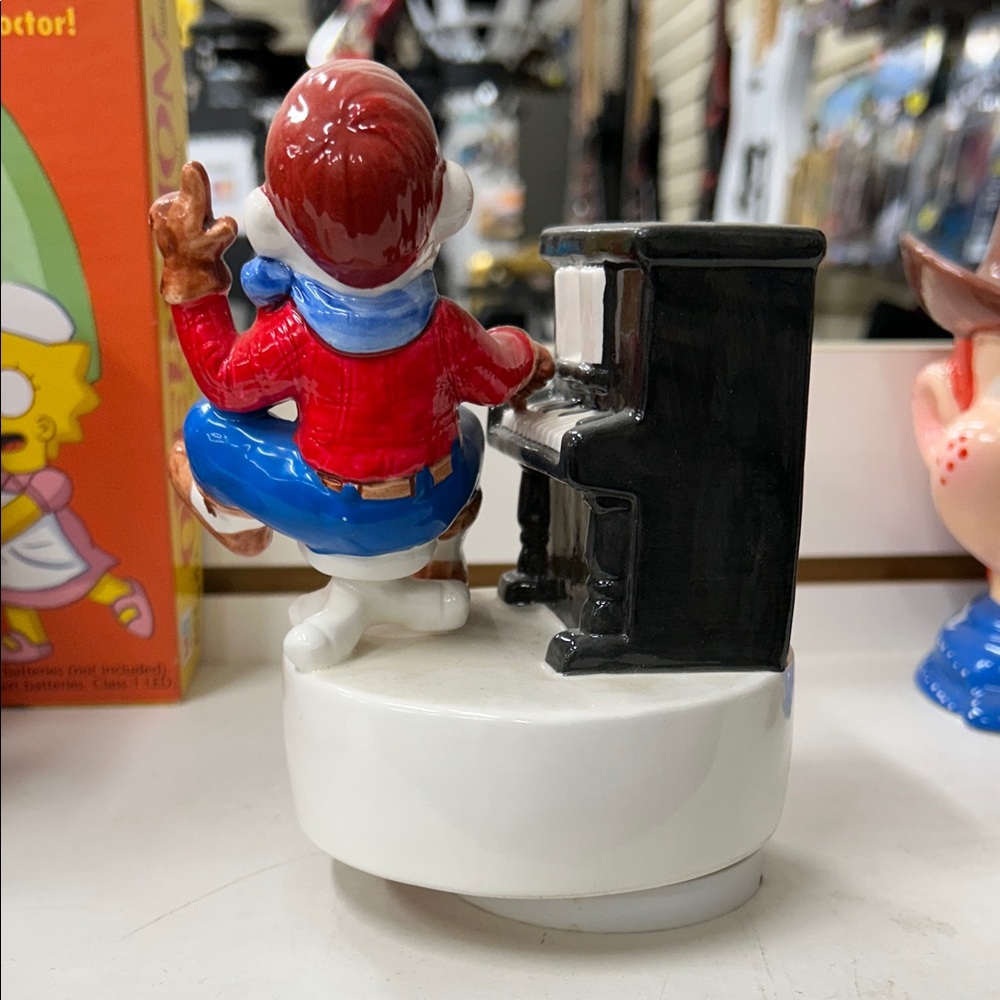 Howdy Doody Figurine with Piano Music Box - Works & plays music - Picture 4 of 5